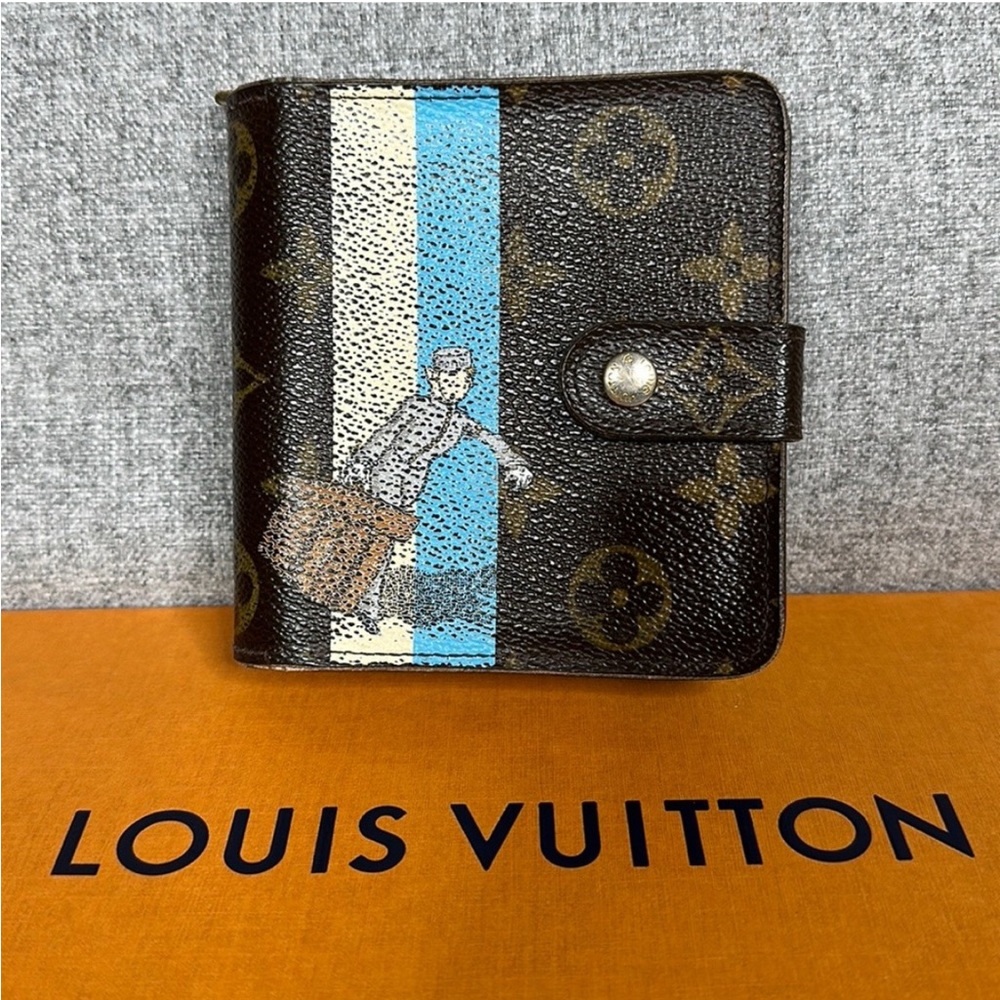 LOUIS VUITTON limited edition short wallet.